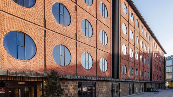 Hotell Ottilia, hvor vi skal bo mens vi er i København er i Carlsbergbyen og er kjent som gamle Carlsberg bryggeri. Her har det vært tenkt sirkulærøkonomi og bærekraft fra A til Å. Foto: Sasha Maslov
