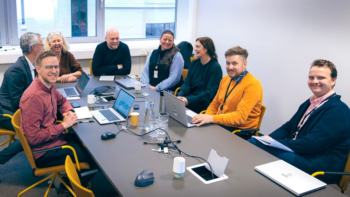 Planlegging av FutureBuilt-aktiviteter i Bergen er i full gang! Fra venstre: Odin Søgnen (Klimaetaten), Tarje Wanvik (Plan- og bygningsetaten), Maria Molden (Byarkitekten), Tordur Bryngeirsson (FutureBuilt/Byarkitekten), Tina Larsen (Byarkitekten), Mette Torslett (Byantikvaren), Andreas Tveit (Plan- og bygningetaten) og Ole Petter Løtvedt (Plan- og bygningsetaten). Foto: Maja Vedå