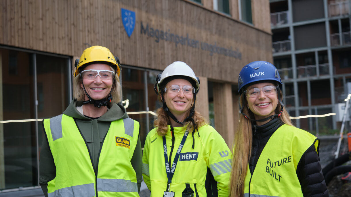Kristin Rian konseptutvikler i Glava, Gyproc og Weber, Synne Sofie Eliasson i Hent og Nora Holand Hay i Future Built. Foto: Matias Fosso Kristiansen