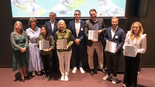 Fem forbildeprosjekter fikk plakett på toppledersamlingen. Foto: Torbjørn Tandberg