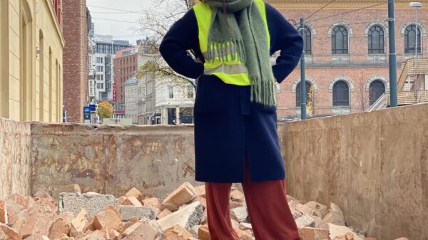 - Sirkulærøkonomi er fremtiden, sier Jennifer Lamson i Höegh Eiendom - her på byggeplassen ved Kristian Augusts gate 23