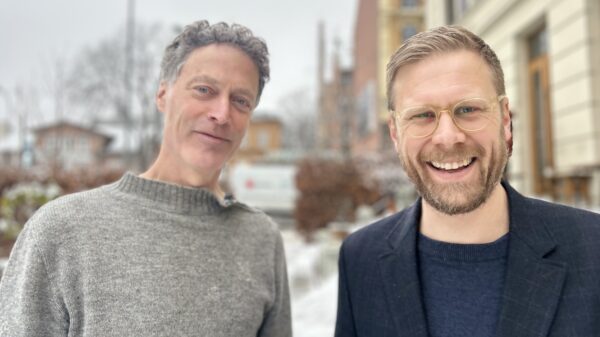 Stein Stoknes går fra stillingen som faglig leder til strategisk rådgiver i FutureBuilt, og Erlend Seilskjær overtar stafettpinnen. Foto: FutureBuilt