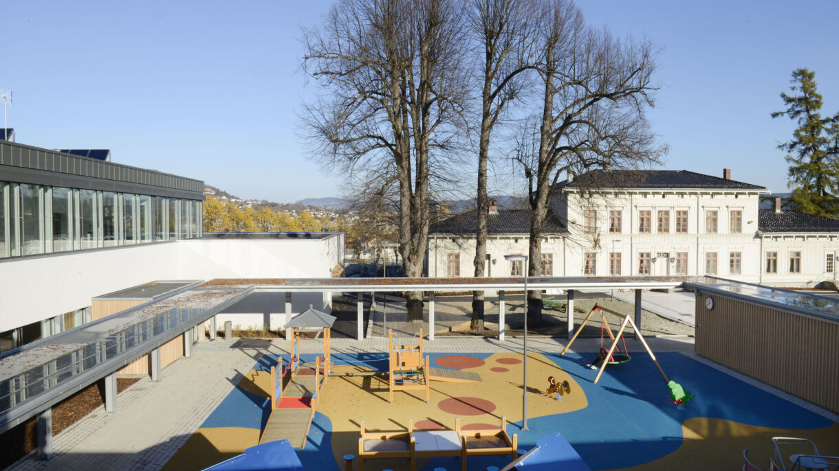 Frydenhaug skole skolegård