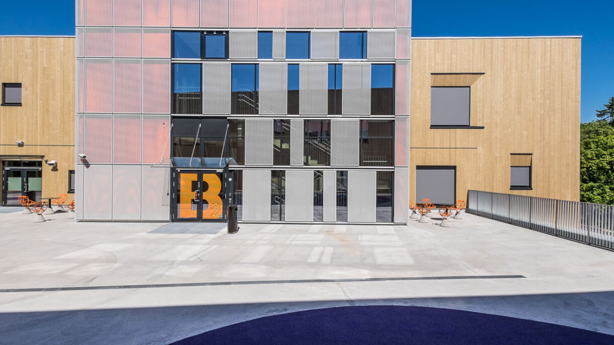 Bjørnsletta skole inngangsparti Fotograf Tove Lauluten